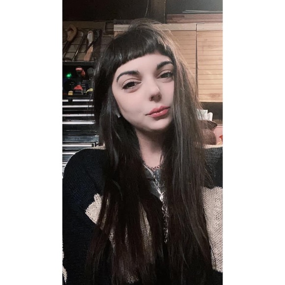 MEET YR POSHER - Picture 4 of 11